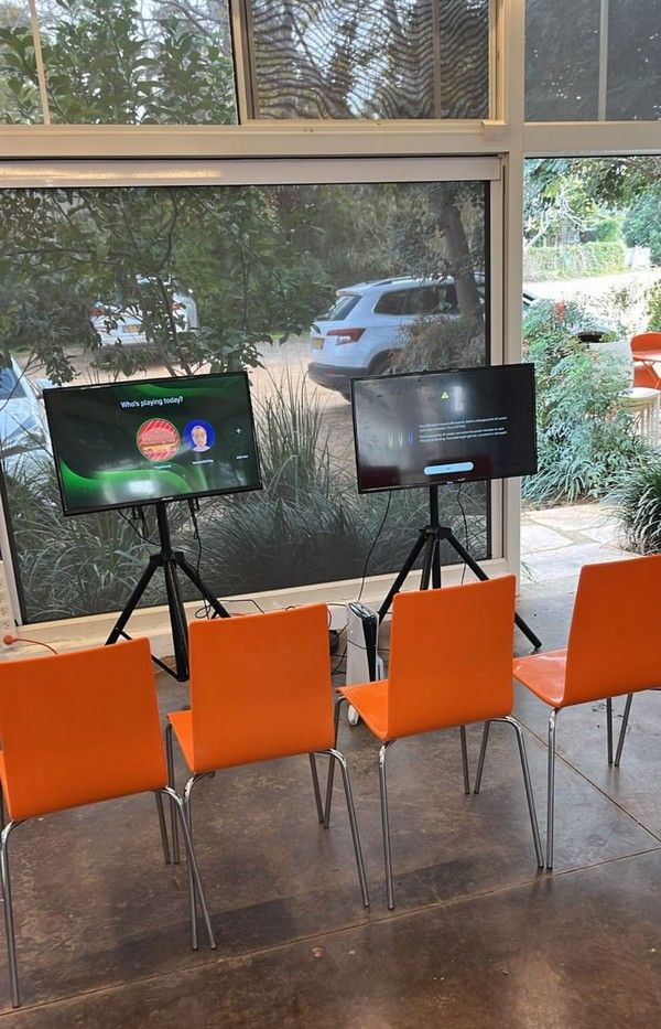 עמדת פלייסטיישן ליום הולדת.jpg